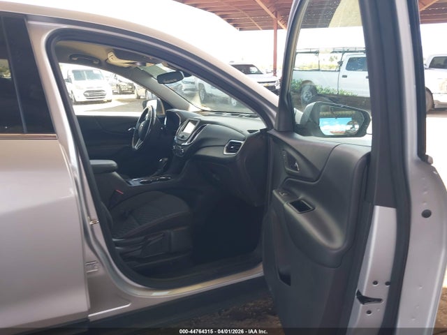 3GNAXJEV3KS647215 Chevrolet EQUINOX LT