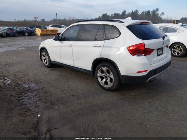 2013 BMW X1 WBAVM1C59DVW46182 Photo 2