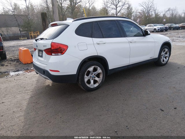 2013 BMW X1 WBAVM1C59DVW46182 Photo 3