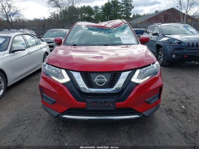2017 Nissan Rogue S მანქანა იყიდება აუქციონზე, vin: JN8AT2MV6HW276063, აუქციონის ნომერი: 44764330