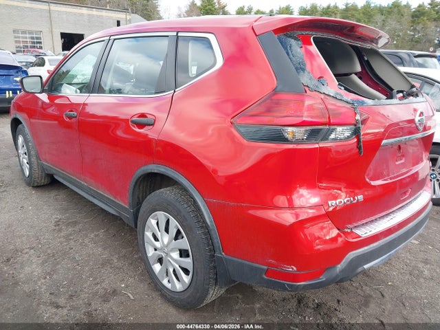 2017 Nissan Rogue S მანქანა იყიდება აუქციონზე, vin: JN8AT2MV6HW276063, აუქციონის ნომერი: 44764330