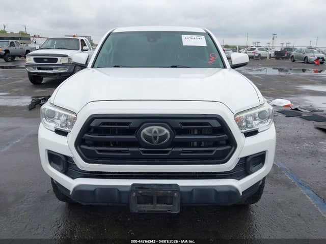 5TFAX5GN0KX141868 Toyota Tacoma Sr