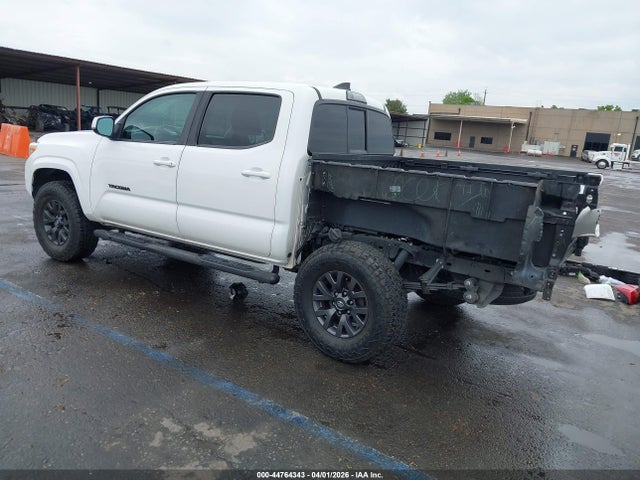 2019 TOYOTA TACOMA 5TFAX5GN0KX141868 Photo 2