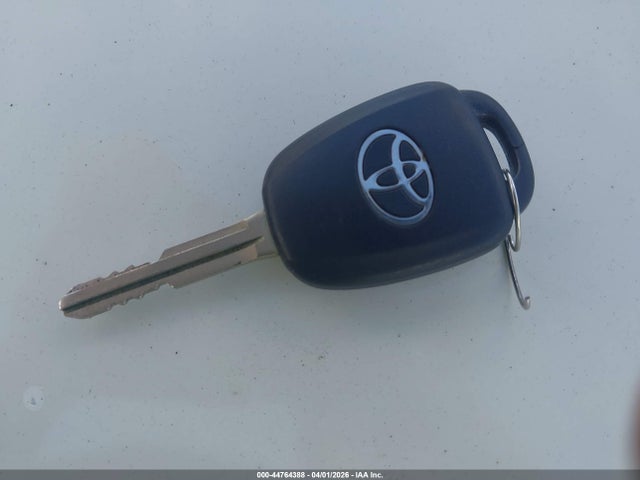 Toyota Prius C One 2014 JTDKDTB30E1076339 Image 11