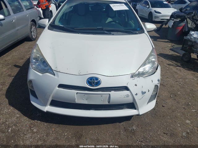 Toyota Prius C One 2014 JTDKDTB30E1076339 Image 12
