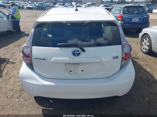 Toyota Prius C One 2014 JTDKDTB30E1076339 Image 16