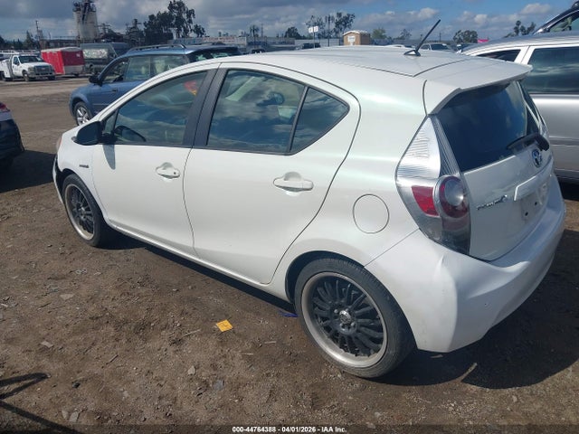 Toyota Prius C One 2014 JTDKDTB30E1076339 Image 3