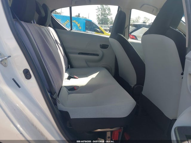 Toyota Prius C One 2014 JTDKDTB30E1076339 Image 8