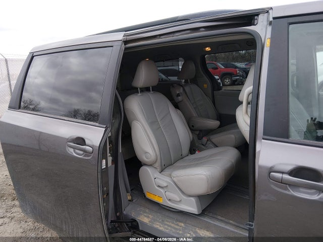 Aukcja sprzedaży 2011 Toyota Sienna Xle V6, vin: 5TDYK3DC8BS038630, numer aukcji: 44764587
