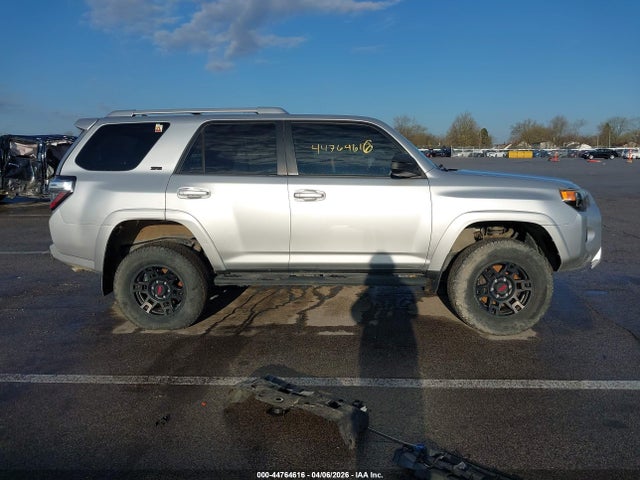 JTEBU5JR9E5185923 Toyota 4RUNNER SR5
