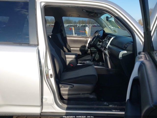 JTEBU5JR9E5185923 Toyota 4RUNNER SR5