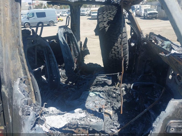 1C4HJXFGXKW665873 Jeep Wrangler Unlimited Rubicon 4x4