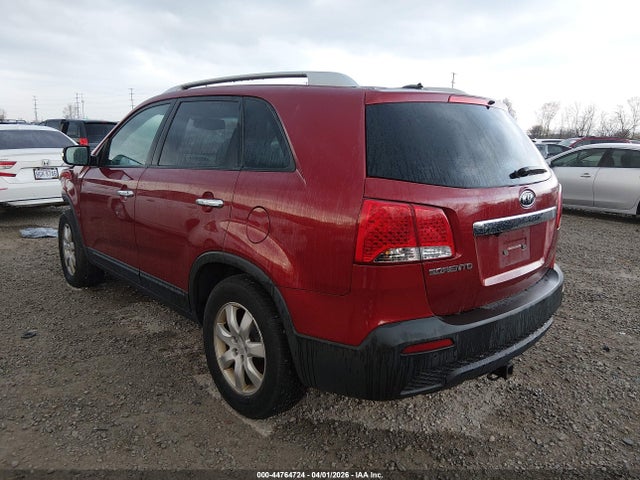 2011 KIA SORENTO 5XYKT3A12BG089799 Photo 2
