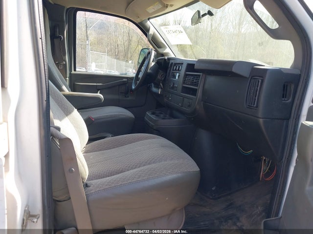 2017 GMC SAVANA 2500 1GTW7AFF2H1906566 Photo 4
