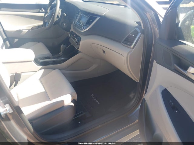 KM8J23A40JU655198 Hyundai TUCSON SE