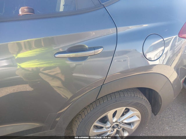 KM8J23A40JU655198 Hyundai TUCSON SE