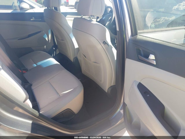 KM8J23A40JU655198 Hyundai TUCSON SE