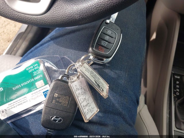 KM8J23A49JU655765 Hyundai TUCSON SE