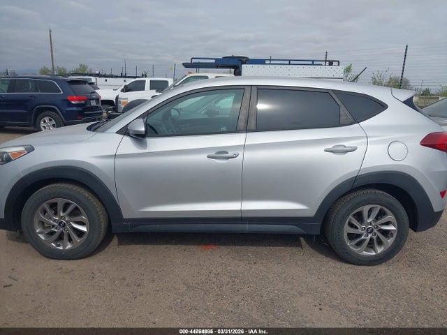 KM8J23A49JU655765 Hyundai TUCSON SE