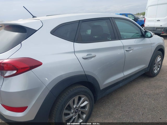 KM8J23A49JU655765 Hyundai TUCSON SE
