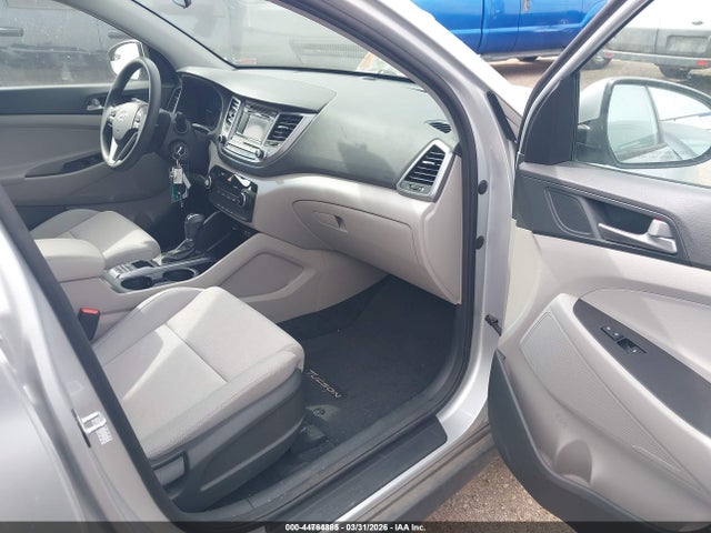 KM8J23A49JU655765 Hyundai TUCSON SE