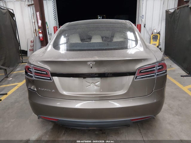 44764898 :رقم المزاد ، 5YJSA1H28FF093622 vin ، 2015 Tesla Model S مزاد بيع