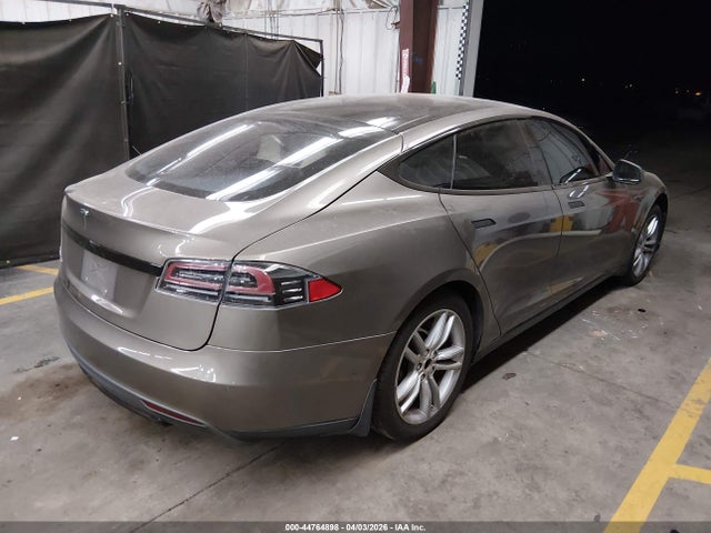 44764898 :رقم المزاد ، 5YJSA1H28FF093622 vin ، 2015 Tesla Model S مزاد بيع