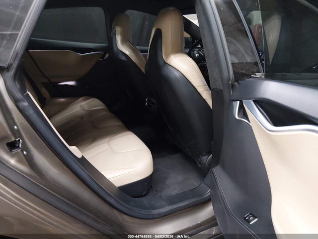 44764898 :رقم المزاد ، 5YJSA1H28FF093622 vin ، 2015 Tesla Model S مزاد بيع