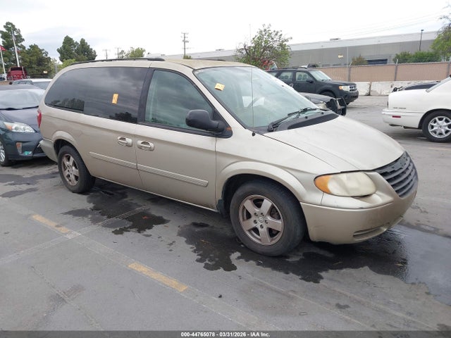2005 CHRYSLER TOWN & COUNTRY 2C4GP44R15R398312