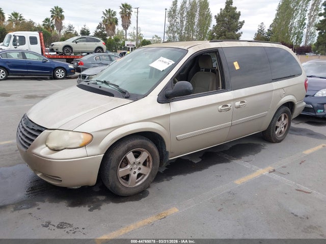 2005 CHRYSLER TOWN & COUNTRY 2C4GP44R15R398312 Photo 1