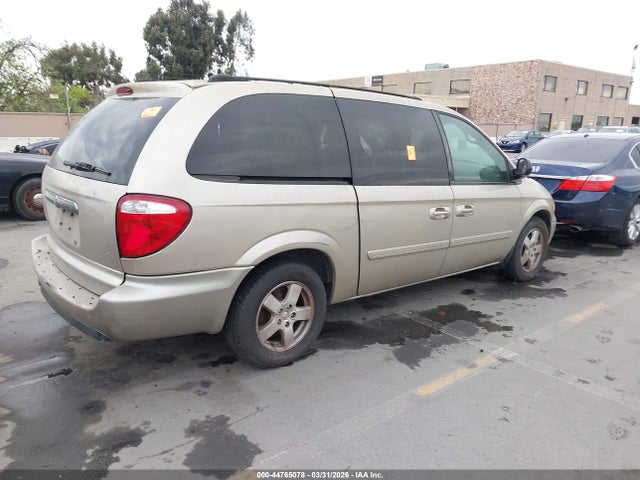 2005 CHRYSLER TOWN & COUNTRY 2C4GP44R15R398312 Photo 3