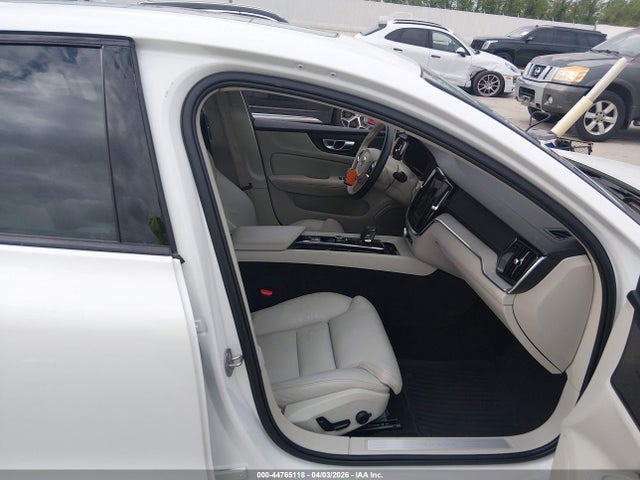 7JRL12TMXRG299958 Volvo S60 B5 Ultimate Dark Theme
