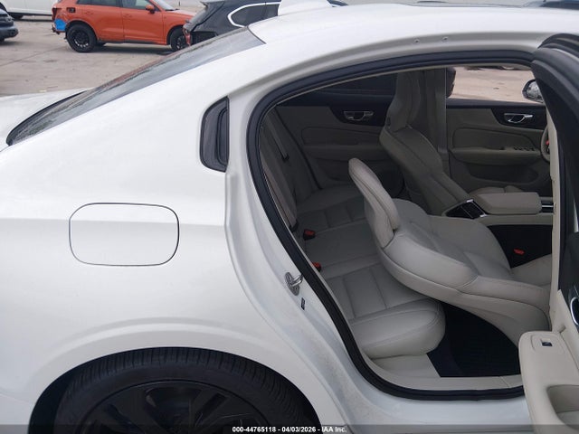 7JRL12TMXRG299958 Volvo S60 B5 Ultimate Dark Theme