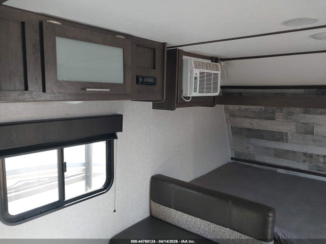 44765124 :رقم المزاد ، 4YDT17B10MH933975 vin ، 2021 Coleman Other مزاد بيع