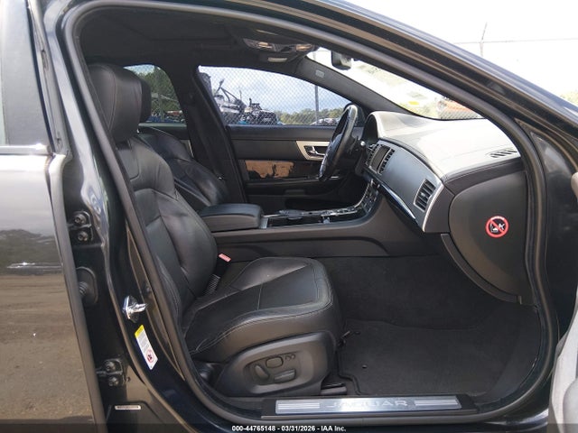 2015 JAGUAR XF SAJWA0F74F8U76324 Photo 4
