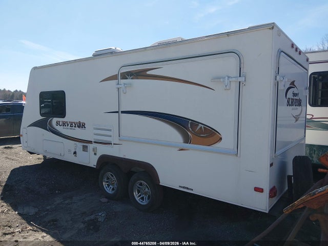 44765208 :رقم المزاد ، 4X4TSVX29BL017421 vin ، 2011 Forest River Sport Surveyor مزاد بيع