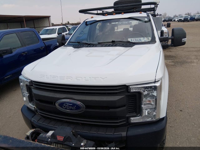 Ford F-350 Chassis Xl 2018 1FD8W3F69JEC69659 Image 12