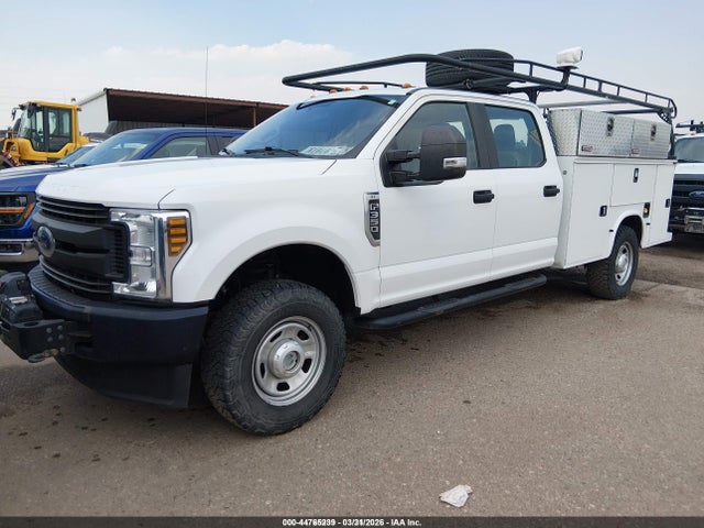 Ford F-350 Chassis Xl 2018 1FD8W3F69JEC69659 Image 2