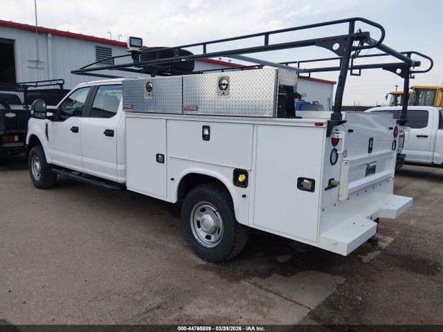 Ford F-350 Chassis Xl 2018 1FD8W3F69JEC69659 Image 3