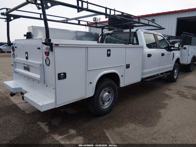 Ford F-350 Chassis Xl 2018 1FD8W3F69JEC69659 Image 4