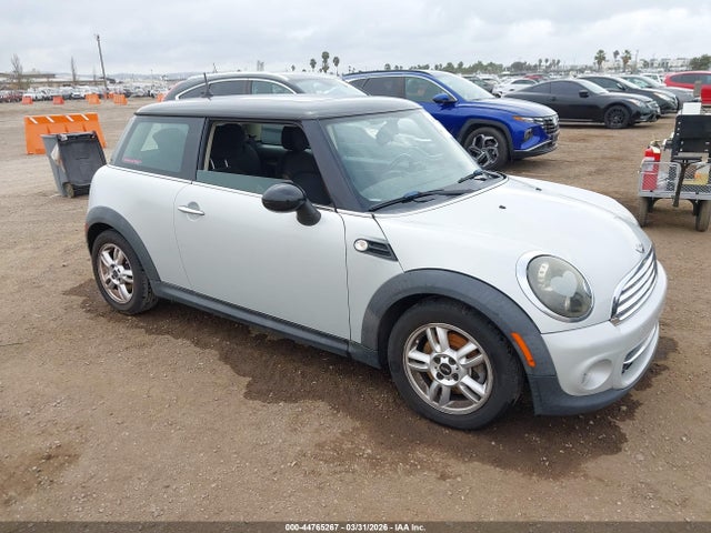 2011 MINI COOPER WMWSU3C5XBT093825
