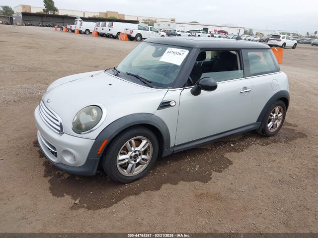2011 MINI COOPER WMWSU3C5XBT093825 Photo 1
