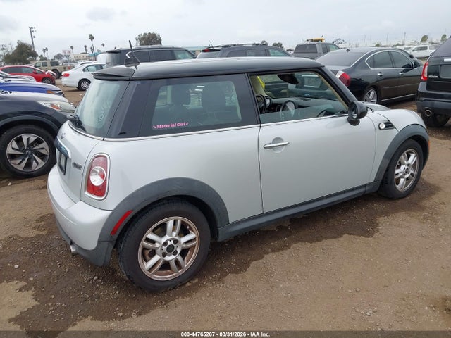 2011 MINI COOPER WMWSU3C5XBT093825 Photo 3