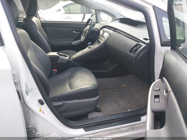 Toyota Prius Four 2014 JTDKN3DU2E0357471 Image 5