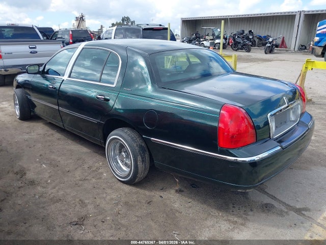 Aukcja sprzedaży 2003 Lincoln Town Car Executive L, vin: 1LNHM84WX3Y643980, numer aukcji: 44765367
