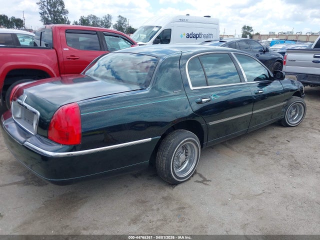 Aukcja sprzedaży 2003 Lincoln Town Car Executive L, vin: 1LNHM84WX3Y643980, numer aukcji: 44765367