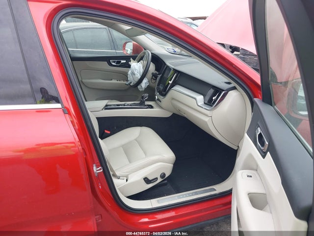 2019 Volvo Xc60 T5 Momentum მანქანა იყიდება აუქციონზე, vin: LYV102DK5KB176334, აუქციონის ნომერი: 44765372
