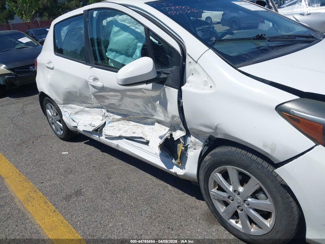 VNKKTUD39FA017109 Toyota YARIS LE