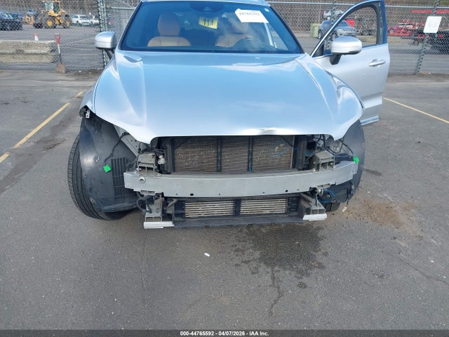 2019 VOLVO XC60 LYV102RLXKB235721 Photo 5