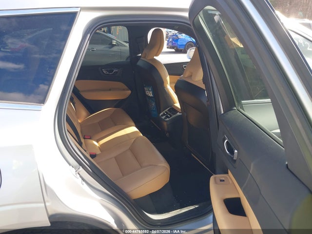 2019 VOLVO XC60 LYV102RLXKB235721 Photo 7